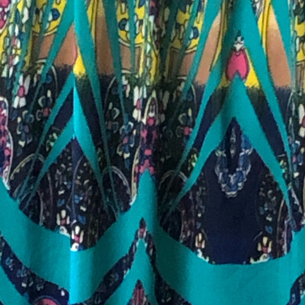 DRESS , BEAUTIFUL - Picture 4 of 8